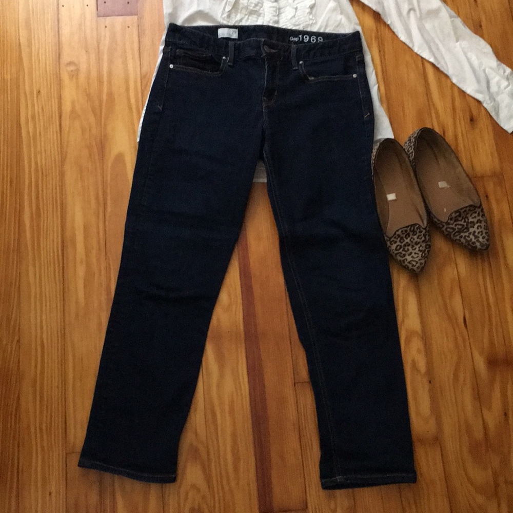 Straight leg Gap jeans size 29!